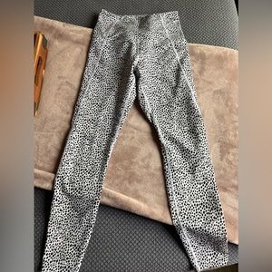 Lorna Jane yoga pants. Size XS and medium like new !
